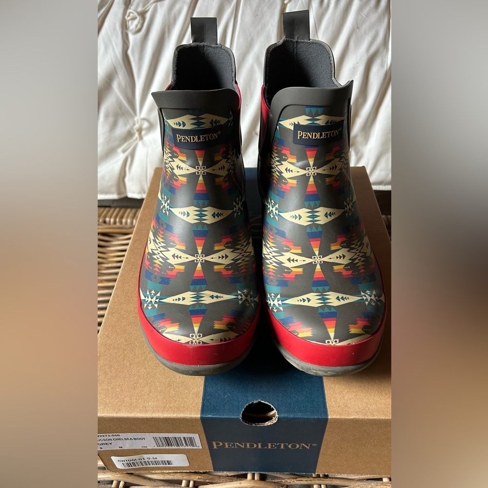 Pendleton Tucson Chelsea Rain Boots -waterproof size 9M